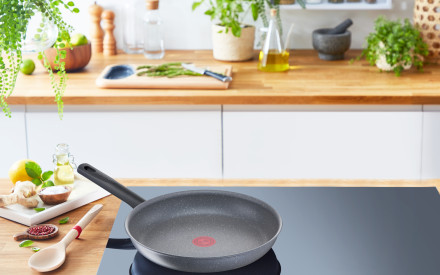Сковорода Tefal Naturalon , 28 см
